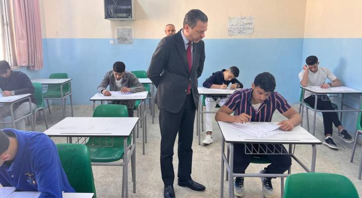جرش تبدأ محاكاة "التوجيهي".. التزام لافت ومدير التربية يتابع من الميدان. 681b68fd26ee91746626813