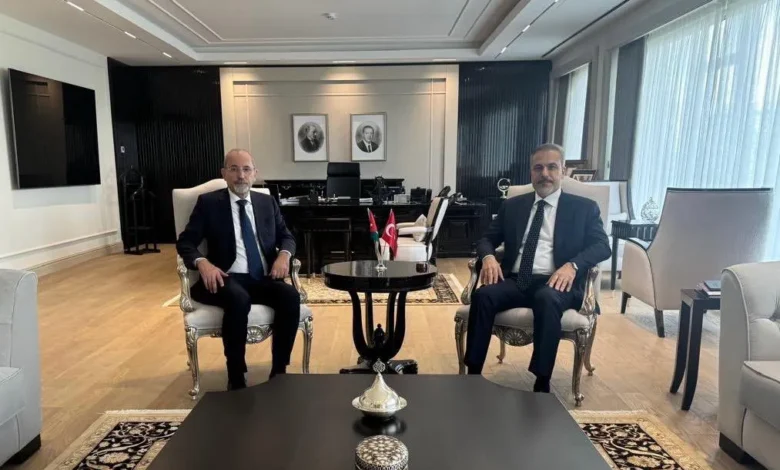 وزير الخارجية يعقد محادثات ثنائية مع وزير الخارجية التركي. GqvUkz3W4AANw2h