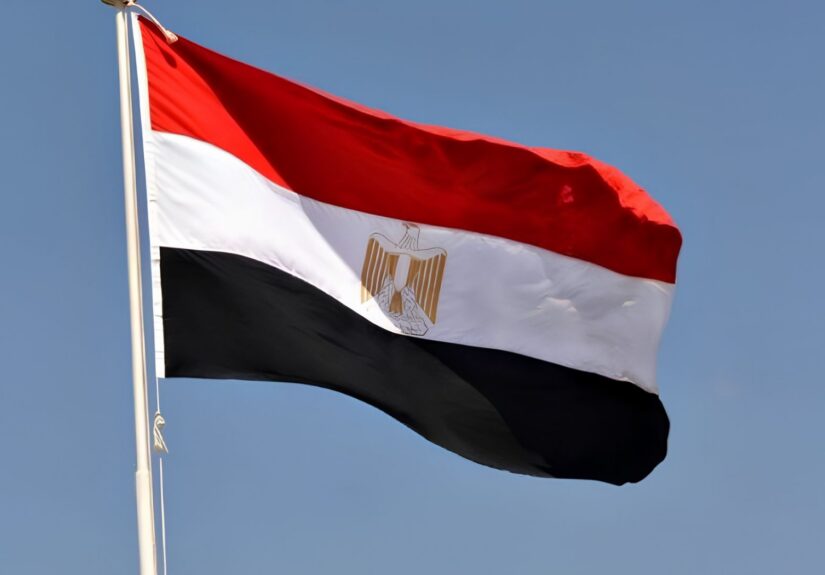 يرجى عدم اجراء اي تعديل على القالب ....تصميم موقع مع خلفية - علم مصر