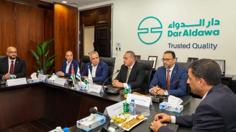يرجى عدم اجراء اي تعديل على القالب ....تصميم موقع مع خلفية - 100
