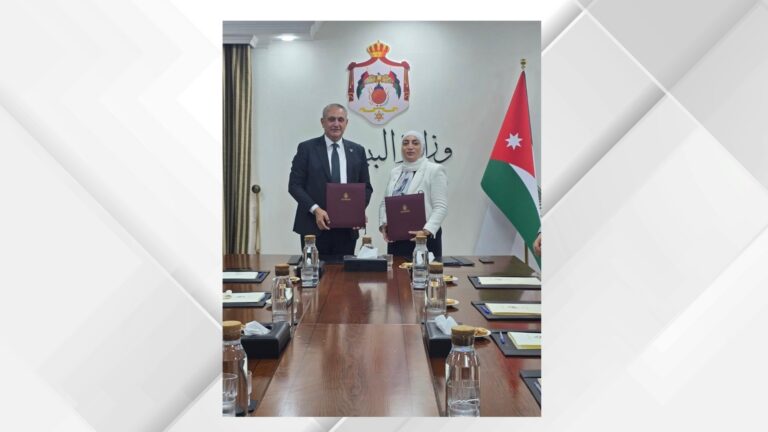 يرجى عدم اجراء اي تعديل على القالب ....تصميم موقع مع خلفية - 83