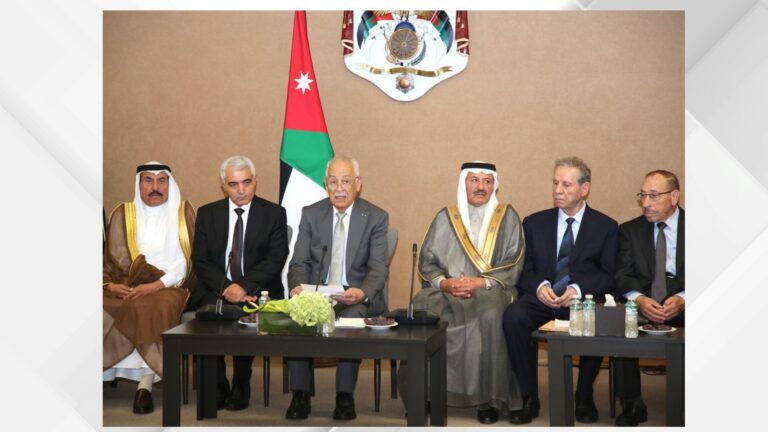 يرجى عدم اجراء اي تعديل على القالب ....تصميم موقع مع خلفية - الشعار الجديد موقع