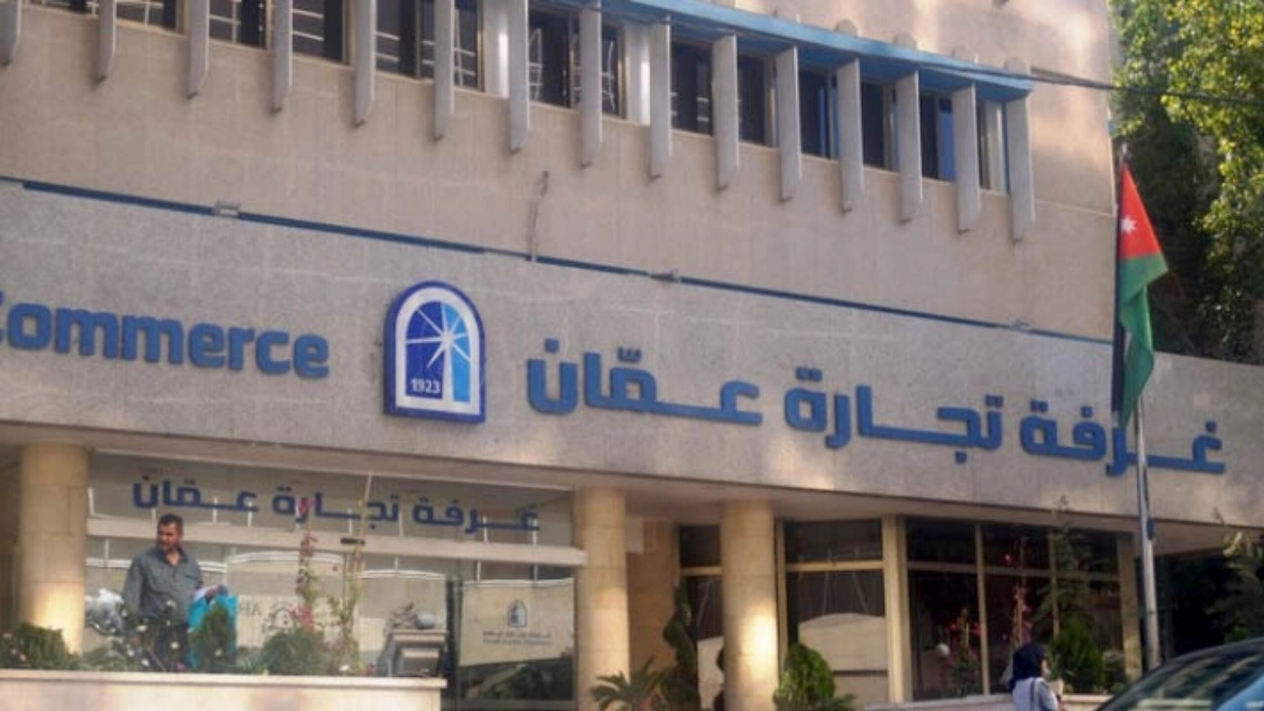 يرجى عدم اجراء اي تعديل على القالب ....تصميم موقع مع خلفية - 100