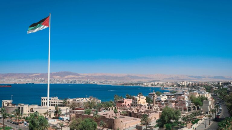 يرجى عدم اجراء اي تعديل على القالب ....تصميم موقع مع خلفية - 72
