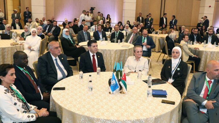 يرجى عدم اجراء اي تعديل على القالب ....تصميم موقع مع خلفية - 3